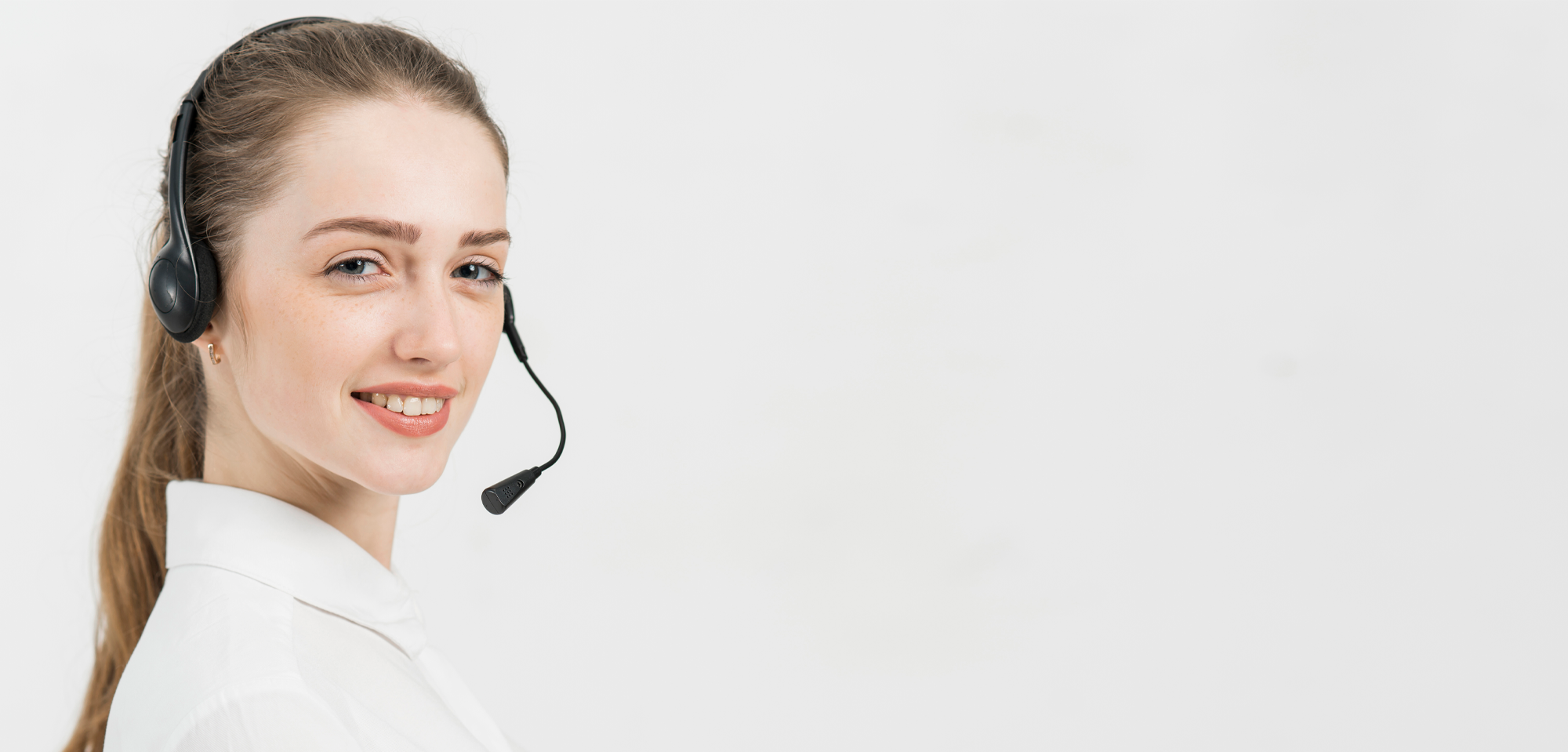portrait-of-call-center-woman.png